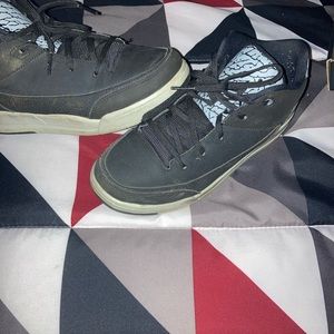 Used kids Jordan’s size 3 black and grey color
